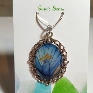 Jewlery pendant handcrafted with resin